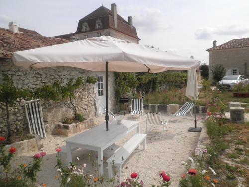 Hostal Chambres D'h�tes Et G�tes Du Ch�teau de Clauzuroux