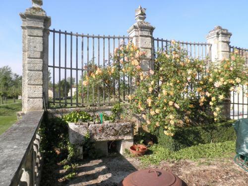 Hostal Chambres D'h�tes Et G�tes Du Ch�teau de Clauzuroux