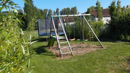 Hostal Chambres D'h�tes Et G�tes Du Ch�teau de Clauzuroux