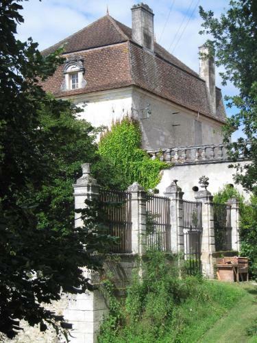 Hostal Chambres D'h�tes Et G�tes Du Ch�teau de Clauzuroux