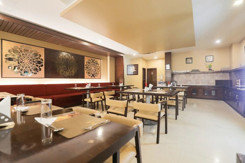 Hotel Capital O 30373 Himalaya By Monarch