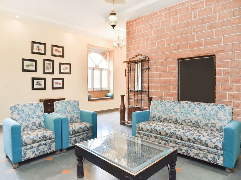 Capital O 35409 Hotel Megh Niwas