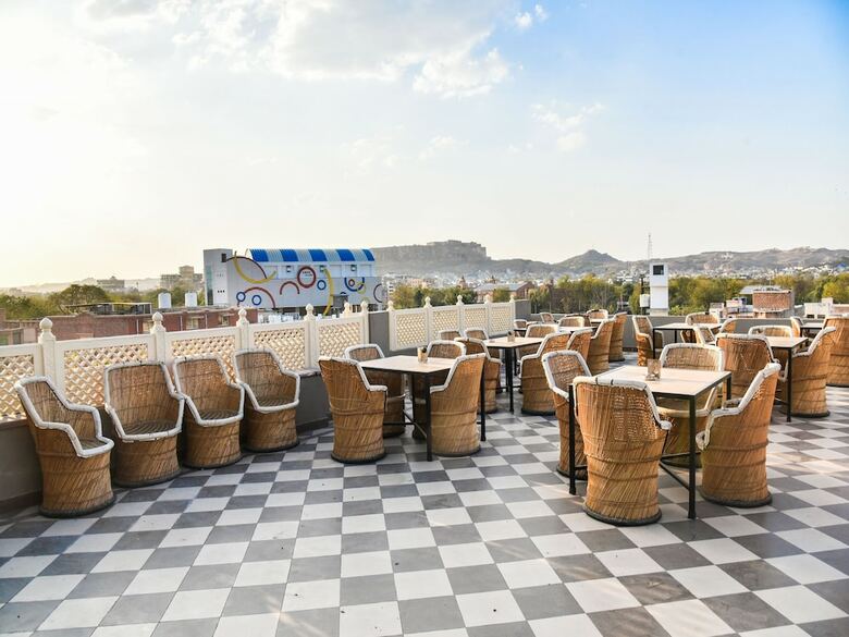 Capital O 35409 Hotel Megh Niwas