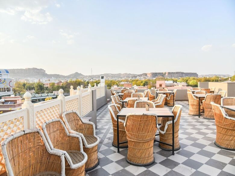 Capital O 35409 Hotel Megh Niwas