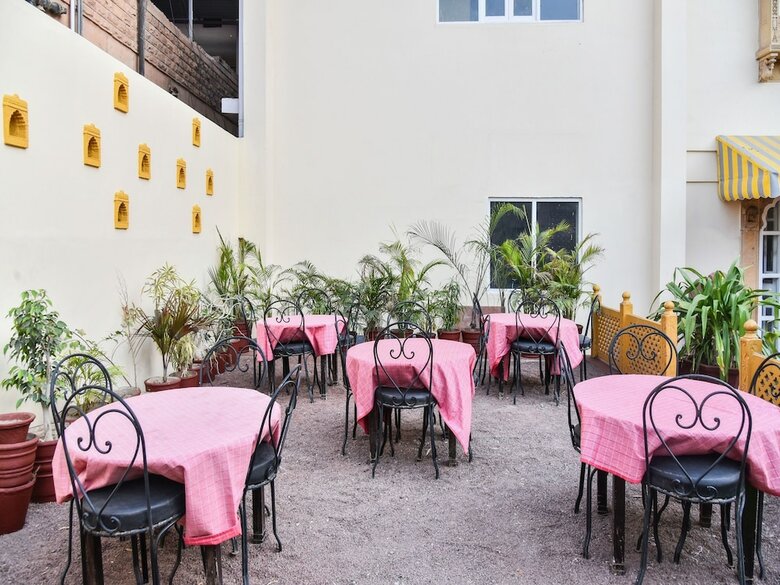 Capital O 35409 Hotel Megh Niwas