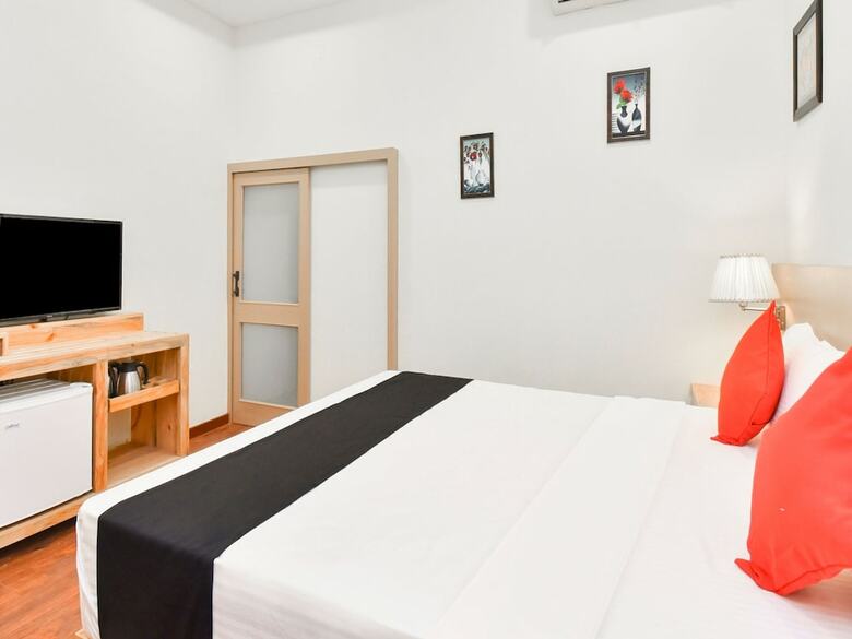 Capital O 35409 Hotel Megh Niwas
