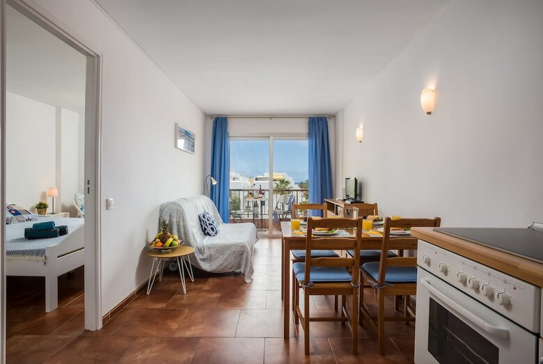 310. Apartment With Great Location In Las Americas!