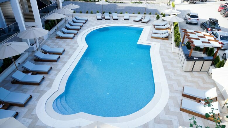 Agnes Deluxe Hotel