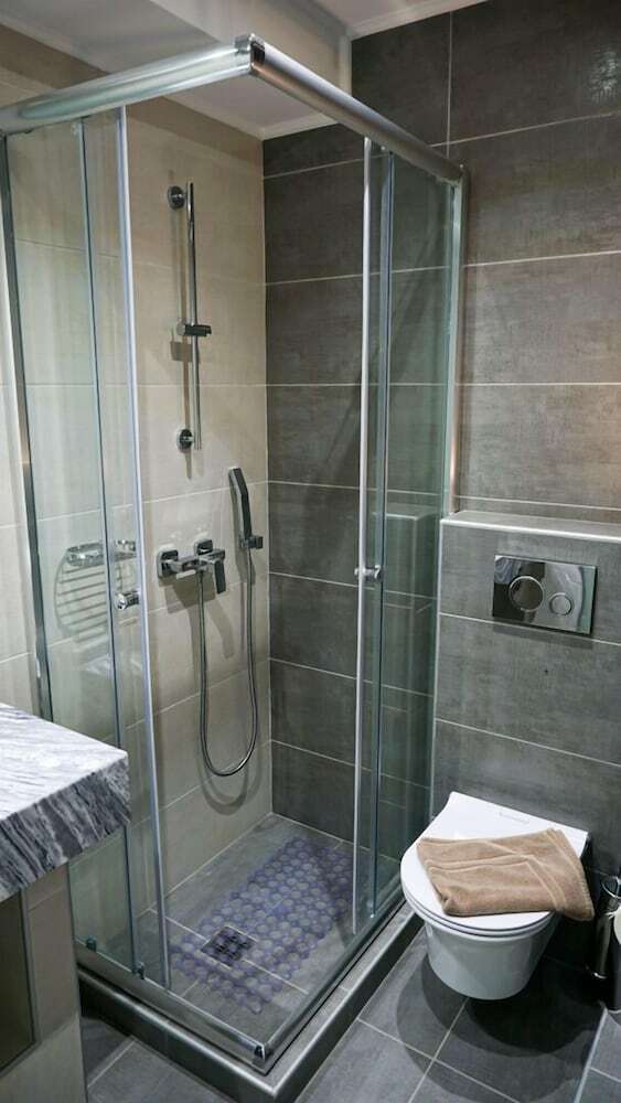 Agnes Deluxe Hotel