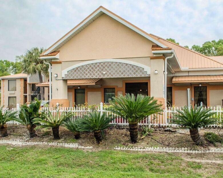 Motel Quality Inn Near Manatee Springs State Park