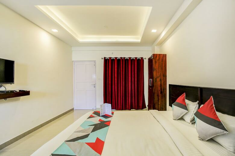 Hotel Fabexpress Pinpoint Inn