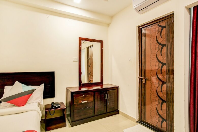Hotel Fabexpress Pinpoint Inn
