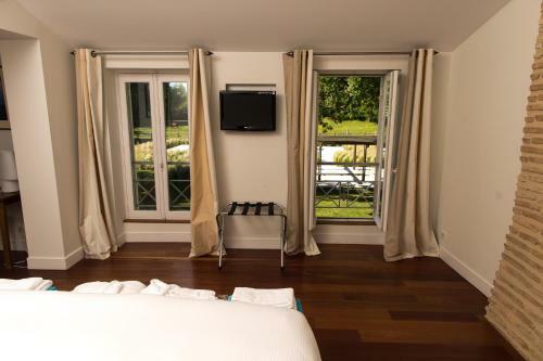 Hostal Les Cinq Sens Du Ch�teau Mayne Lalande