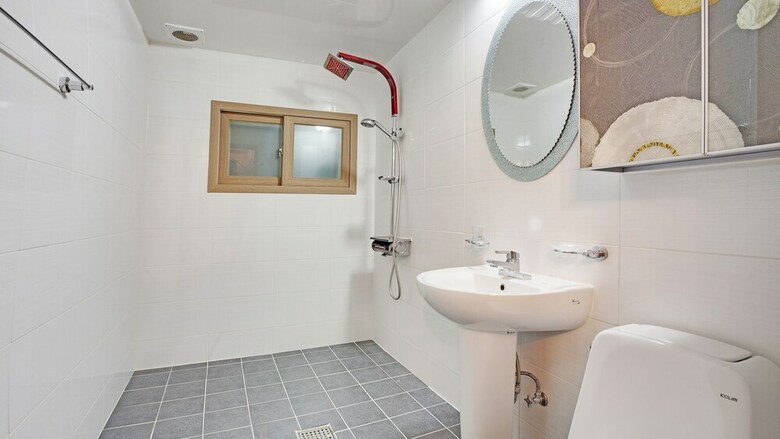 Apartamentos Geoje Oceancaptain Pension