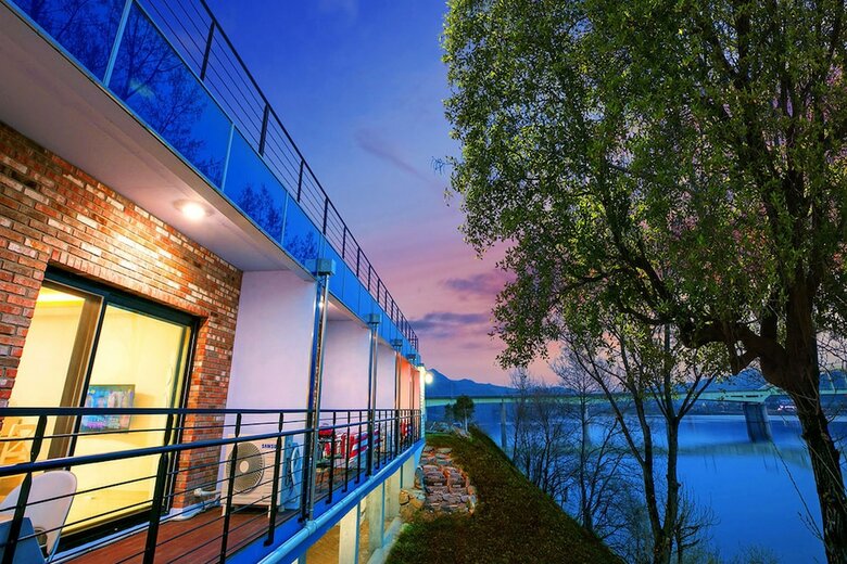 Nami Island Rivermoon Spa Pension