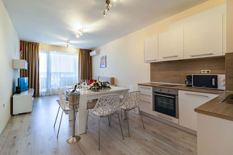 Varna South Bay Apart Complex