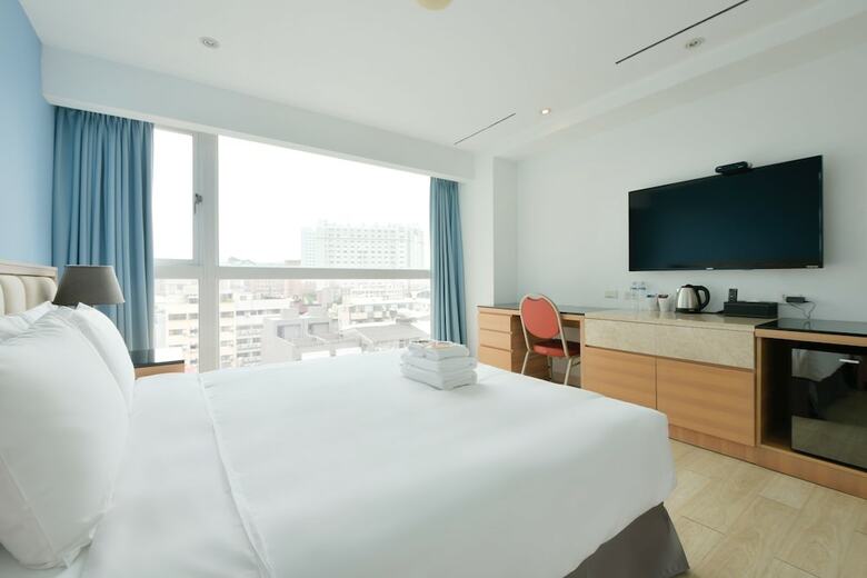 Champs Elysees Hotel