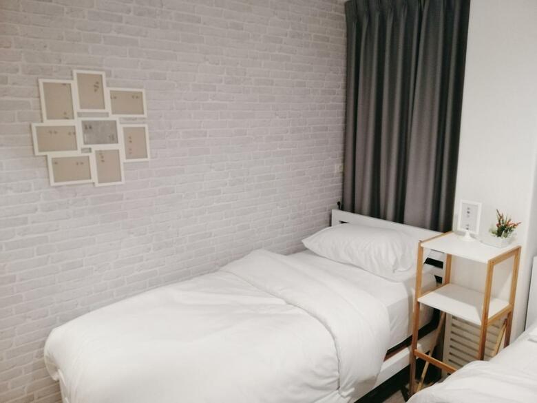 Hostal White House Hostel