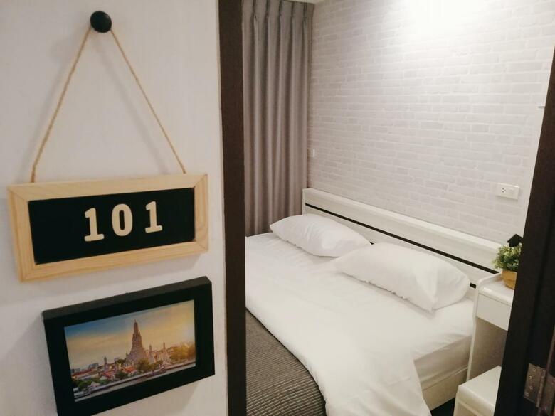 Hostal White House Hostel