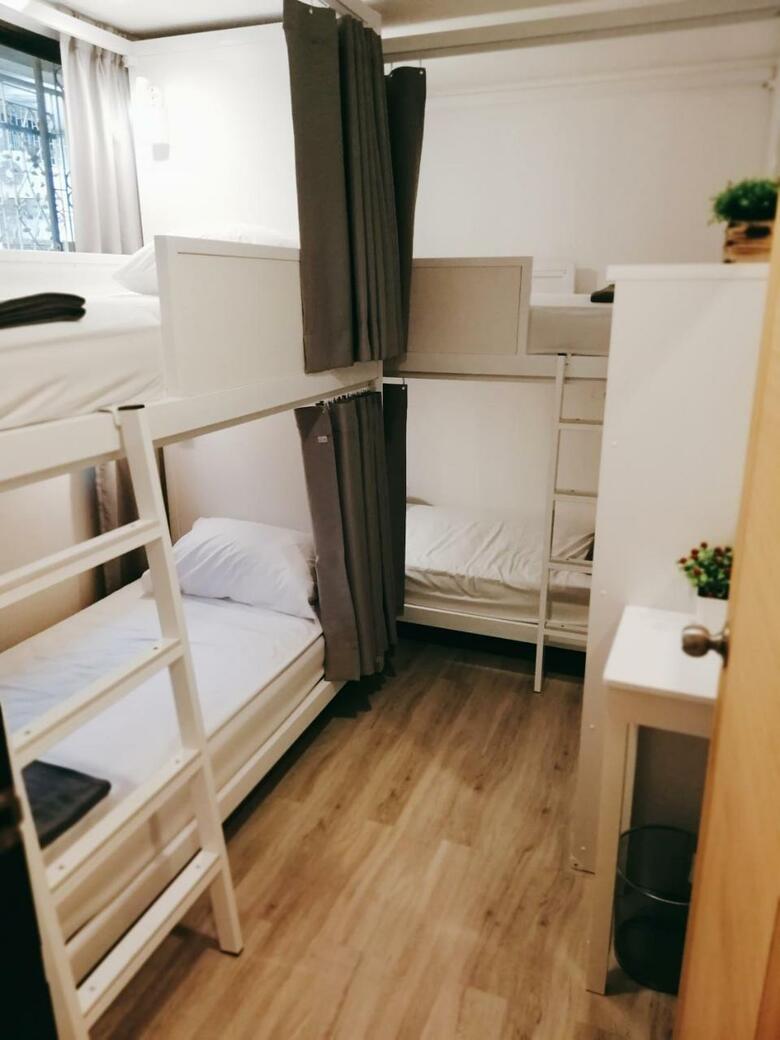 Hostal White House Hostel