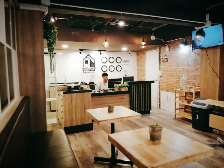 Hostal White House Hostel