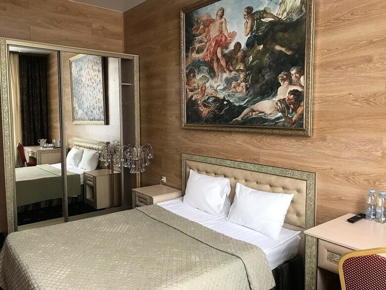 Hotel Sunflower River