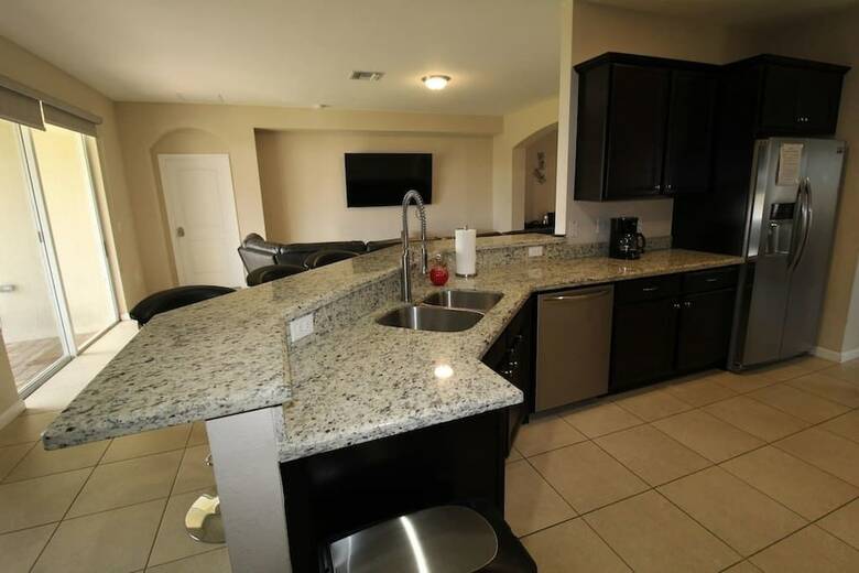 4br 3ba House In Miami By Asvr-12748