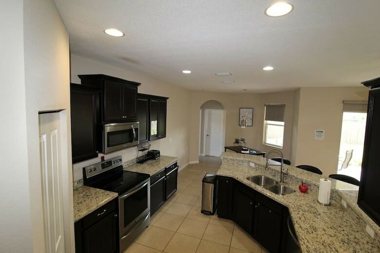 4br 3ba House In Miami By Asvr-12748