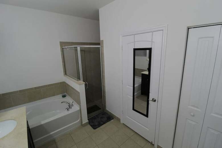 4br 3ba House In Miami By Asvr-12748