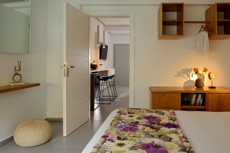 Hotel Harmony Suites