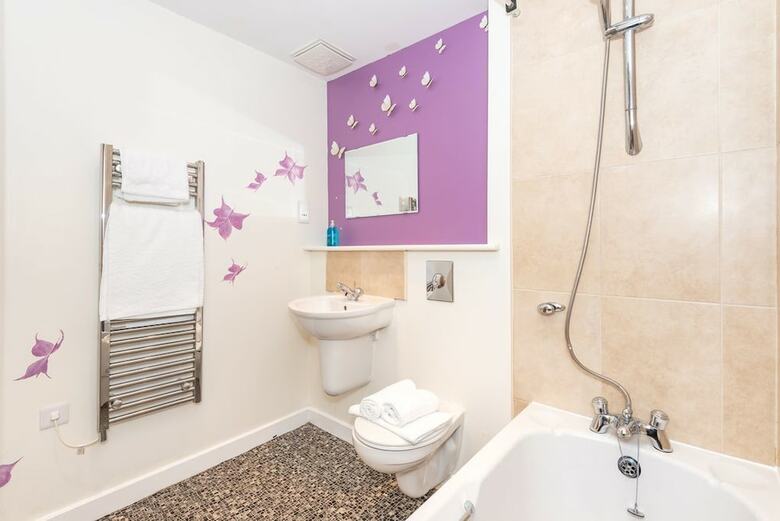 Bouverie Apartment