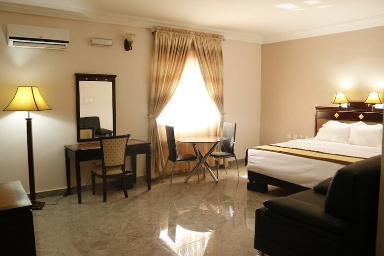 Commordore Hotel
