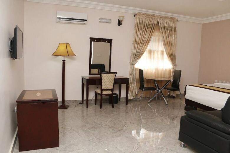 Commordore Hotel