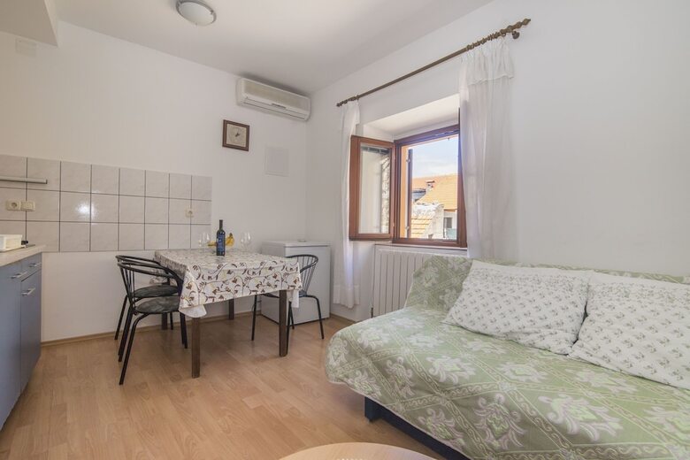 Apartments Jak?a