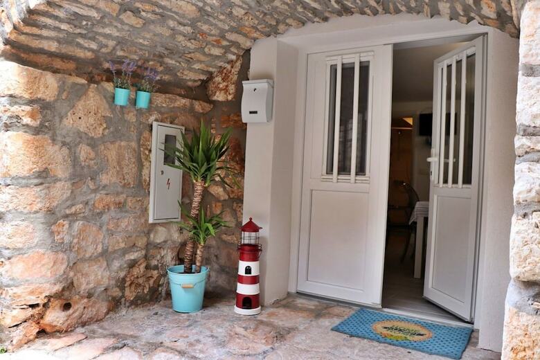 Apartamentos House Stone House Mia Casa