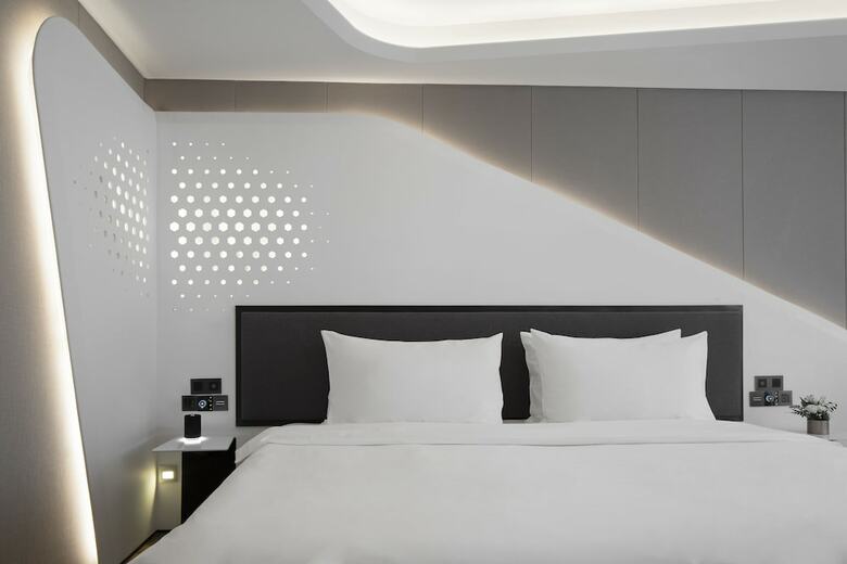 Flyzoo Hotel -- Alibaba