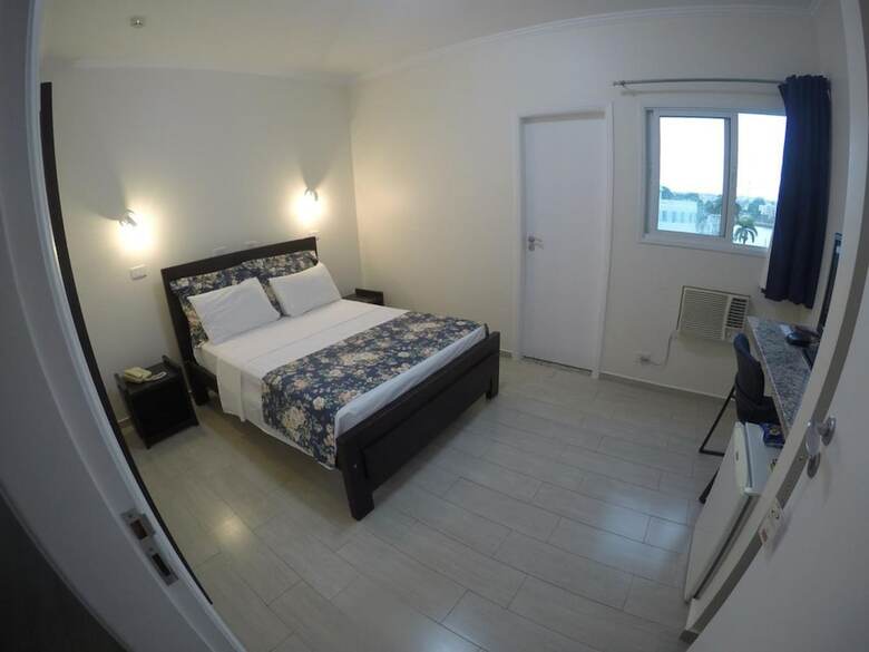 Dumont Park Hotel
