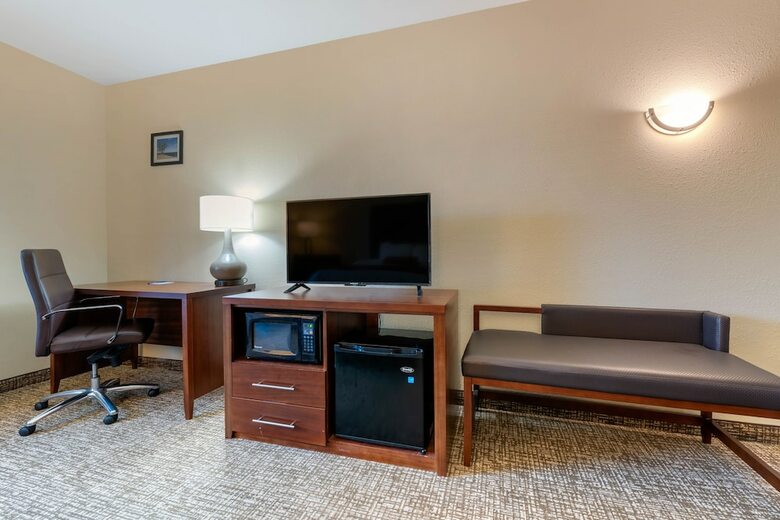 Hotel Comfort Inn & Suites
