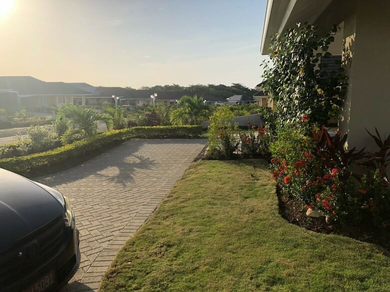 Sea Breeze Villa At Coolshade