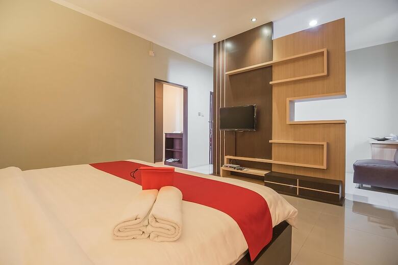 Hotel Reddoorz Plus @ Tanjung Pandan Belitung 2