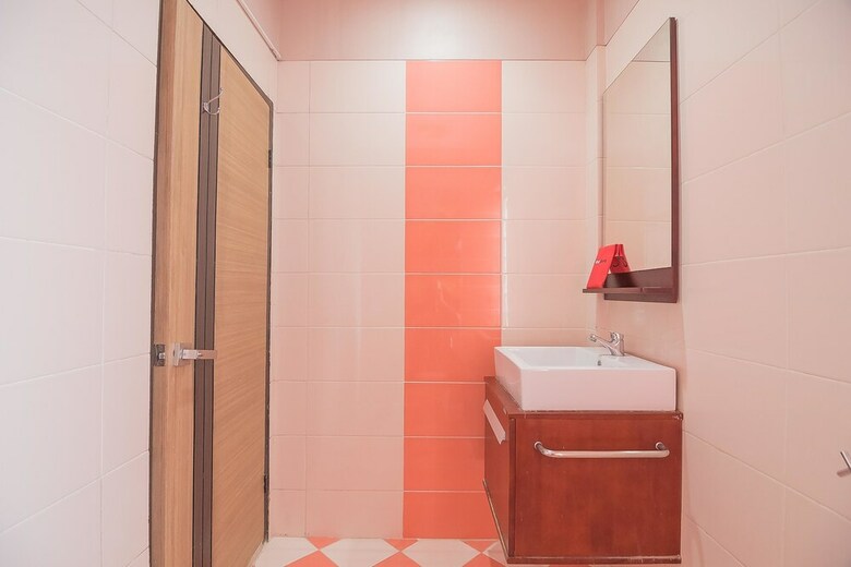 Hotel Reddoorz Plus @ Tanjung Pandan Belitung 2