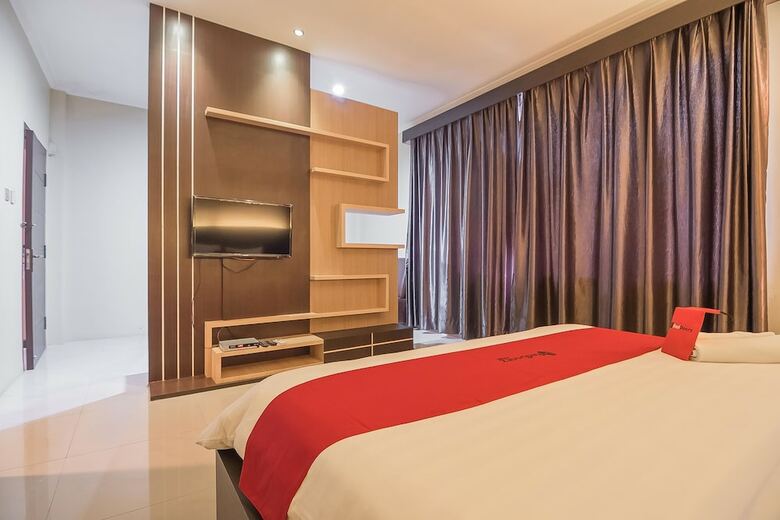 Hotel Reddoorz Plus @ Tanjung Pandan Belitung 2