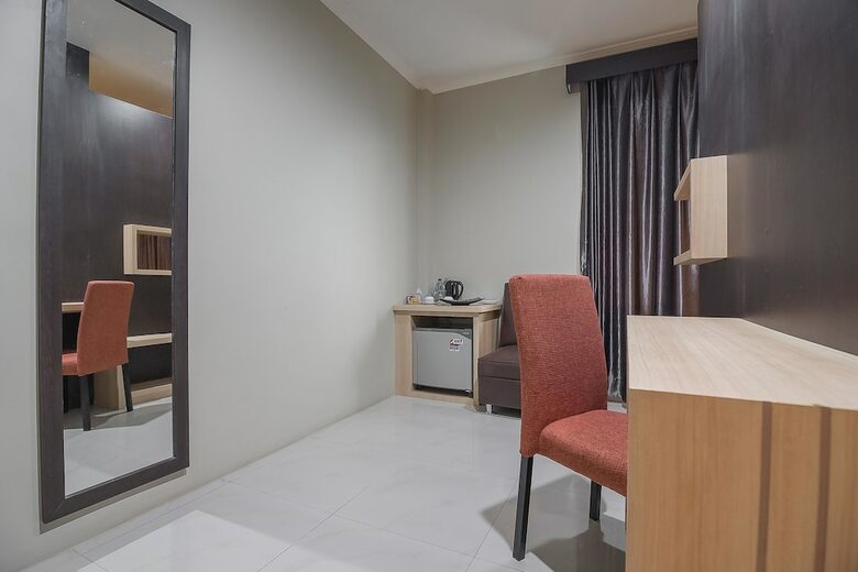 Hotel Reddoorz Plus @ Tanjung Pandan Belitung 2