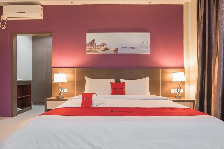 Hotel Reddoorz Plus @ Tanjung Pandan Belitung 2