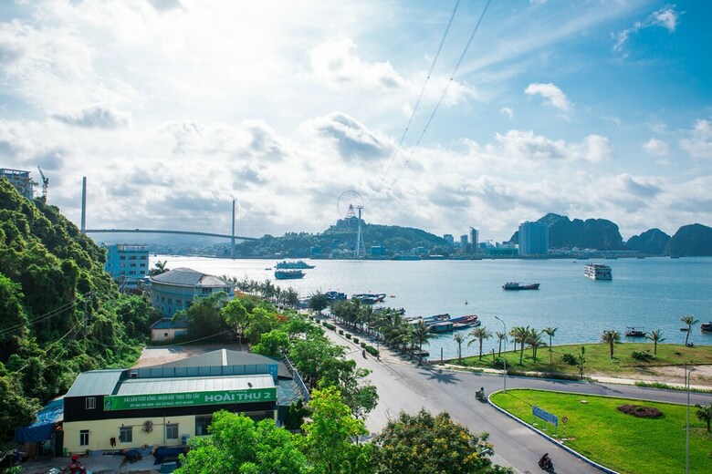 Vincent Halong Hotel