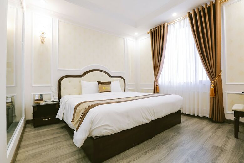Vincent Halong Hotel