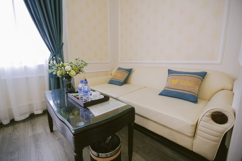Vincent Halong Hotel