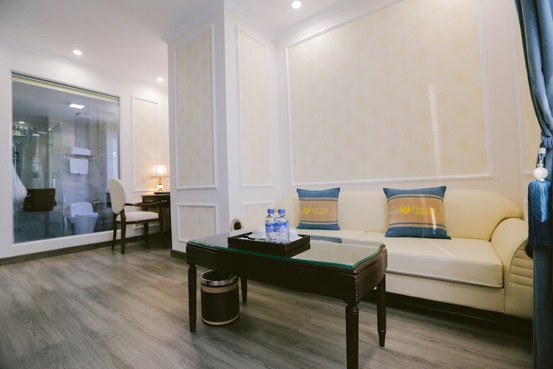 Vincent Halong Hotel