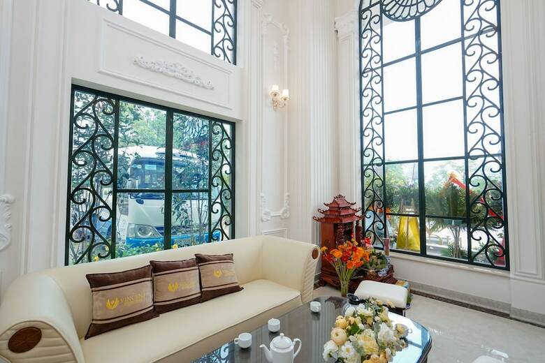 Vincent Halong Hotel