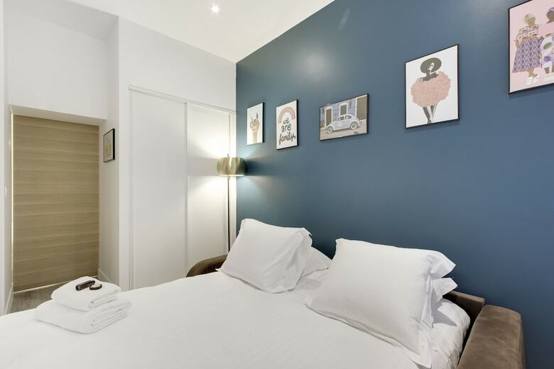 Pick A Flat's Passage Cardinet Apartment